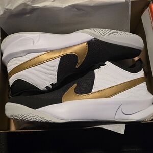 Nike Team Hustle D 10(GS)